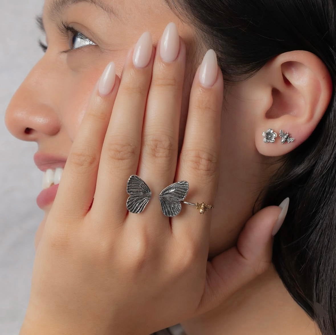 Zilveren ring met bronzen bij