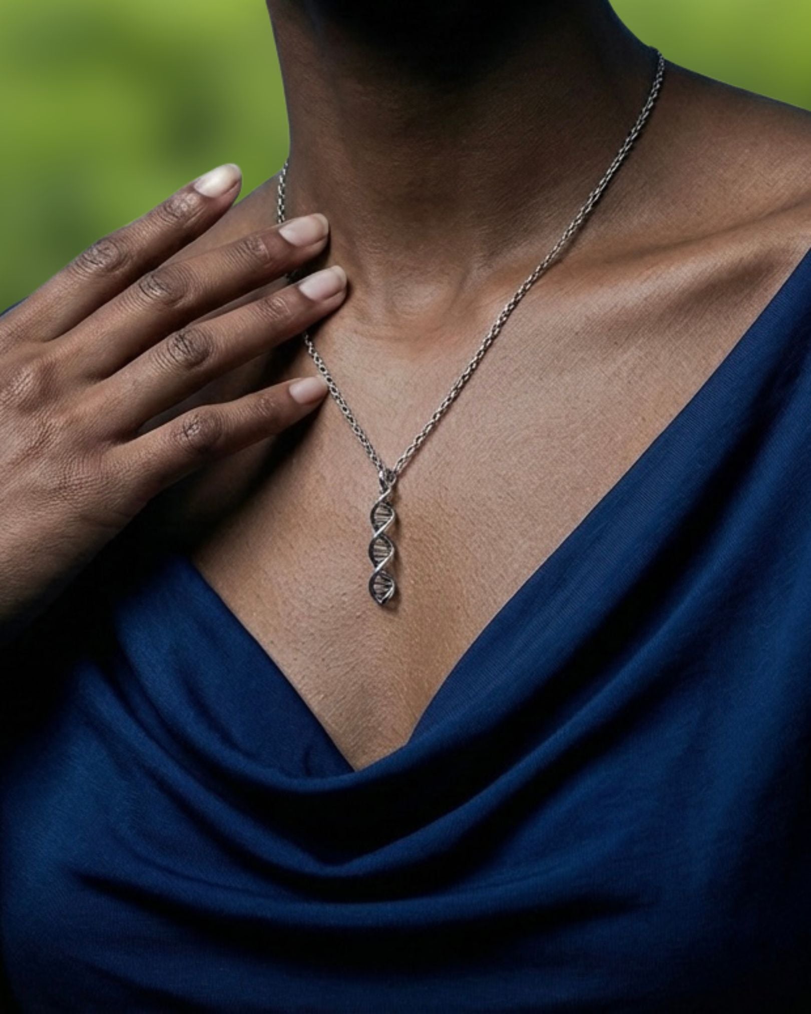 Zilveren halsketting DNA dubbele helix