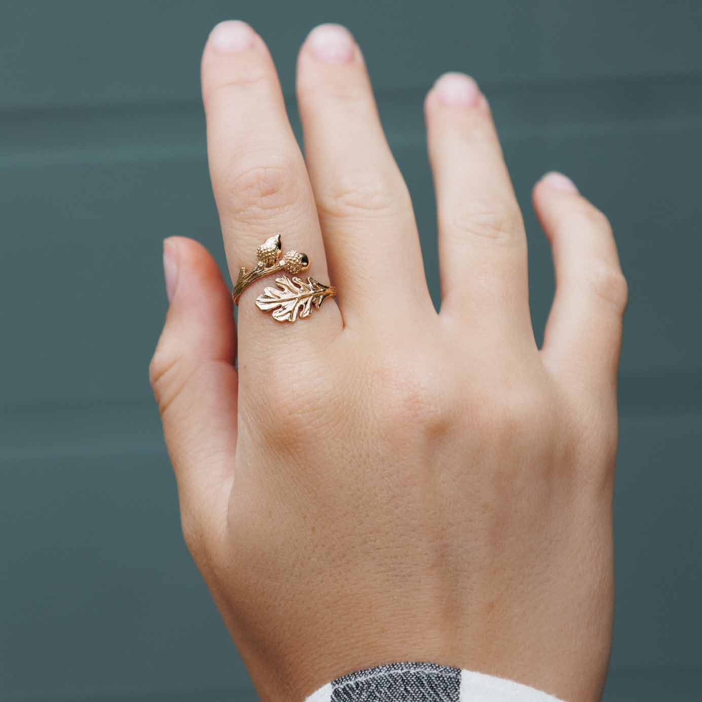 Bronzen ring blad en eikels