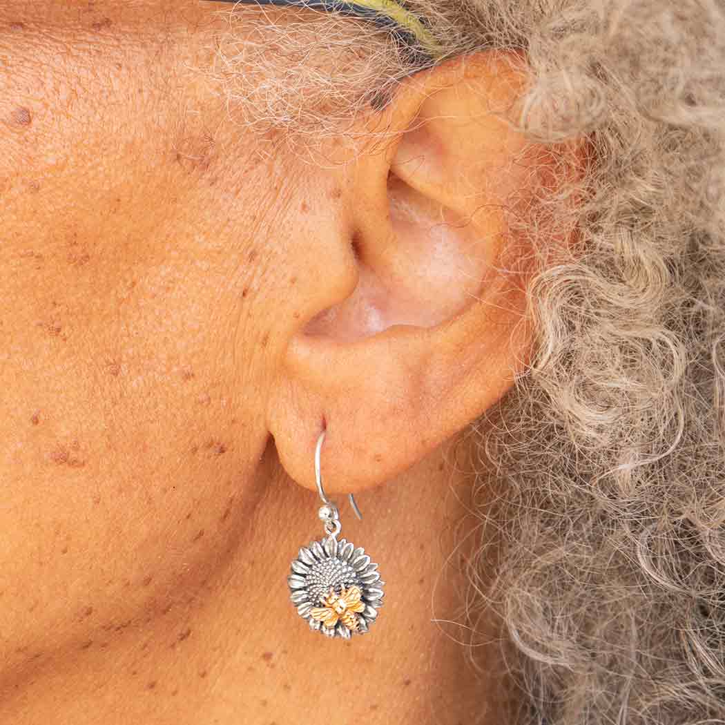 Boucles d'oreilles en argent avec tournesol et abeille en bronze