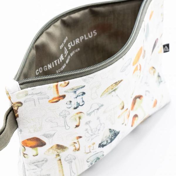 zip case "woodland mushrooms" - Fairy Positron