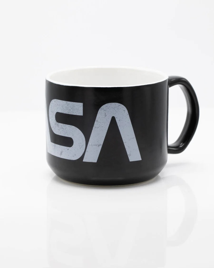 Mug Nasa worm logo