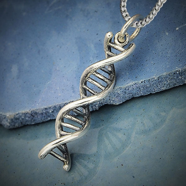 Zilveren halsketting DNA dubbele helix