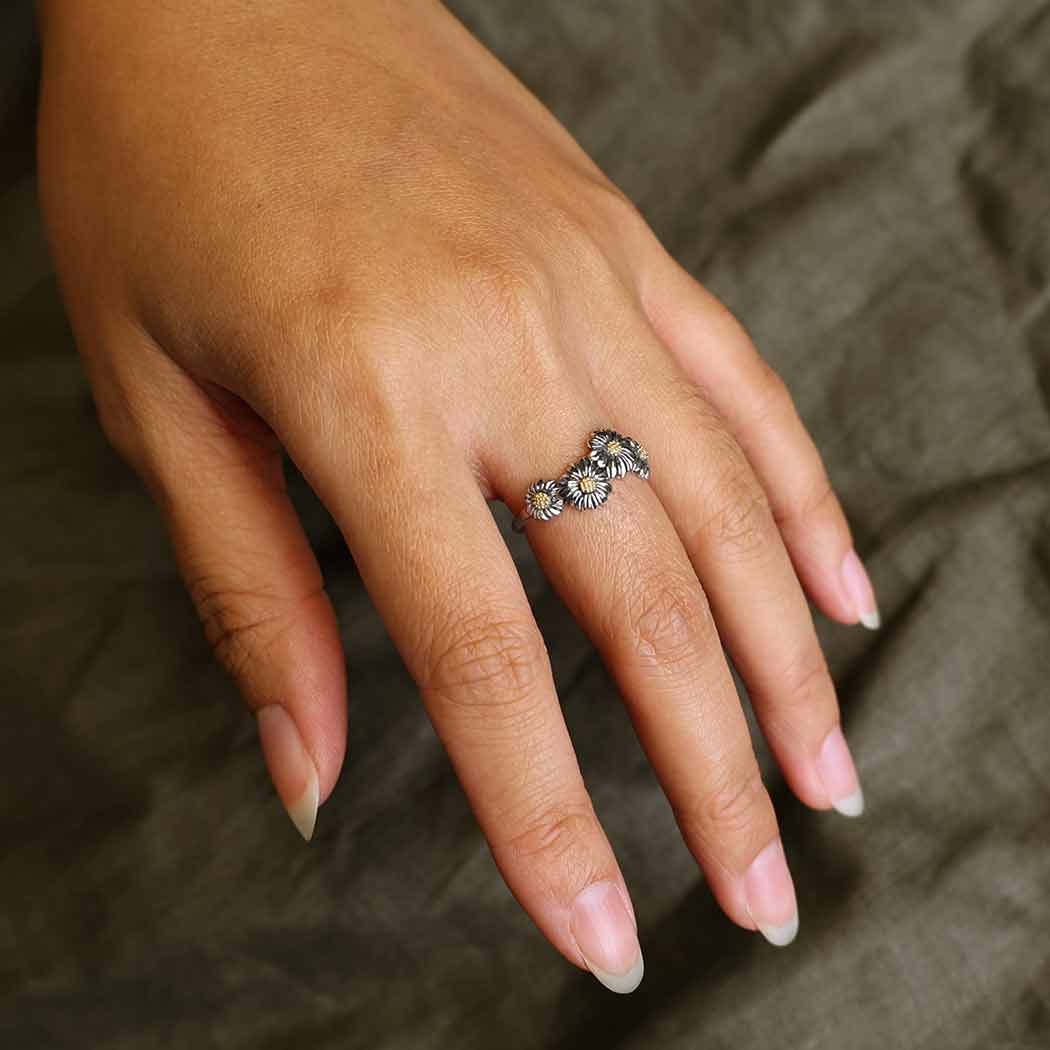 Silver/bronze ring daisy chain