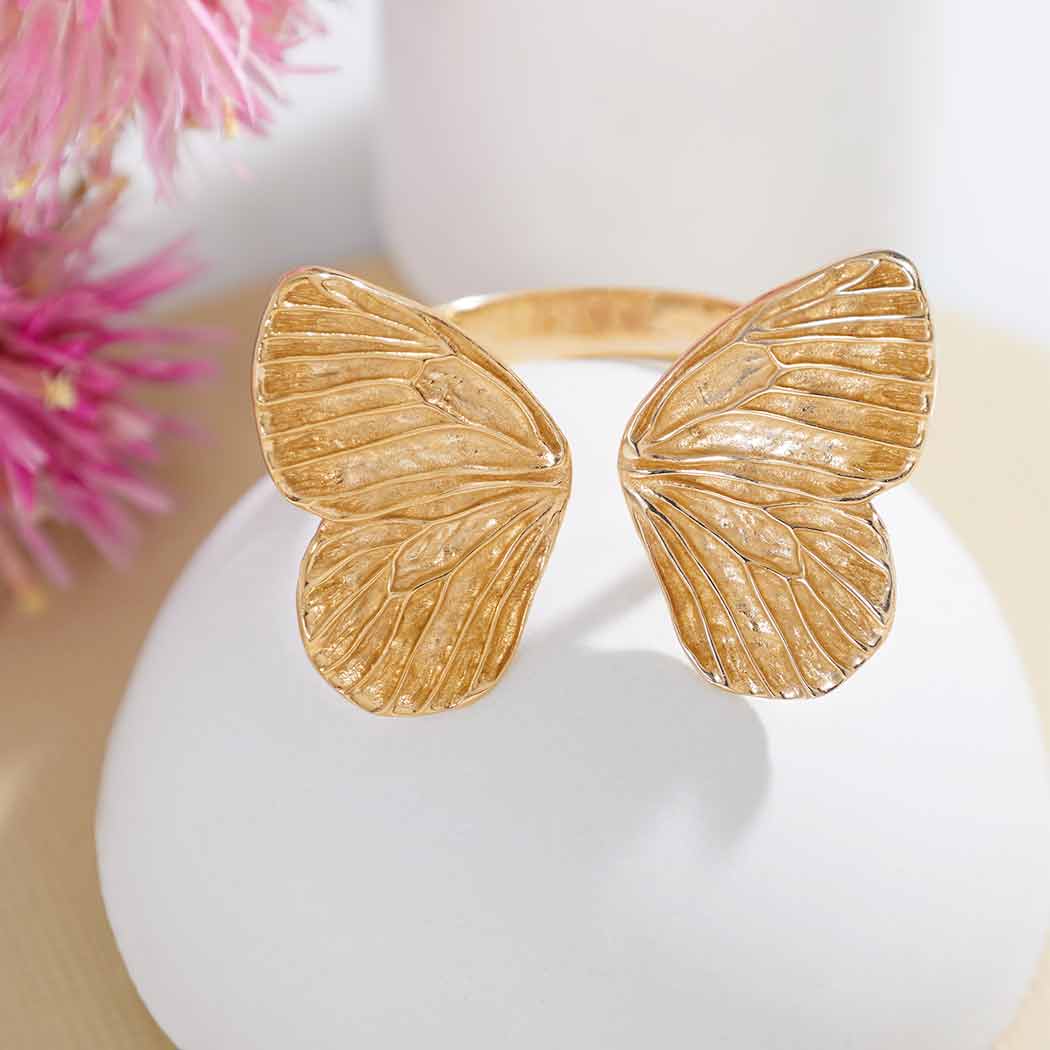 Bronzen ring vlindervleugels