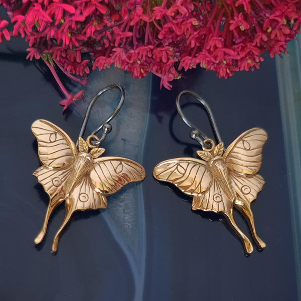 Zilveren oorbellen met bronzen maanvlinder - Fairy Positron